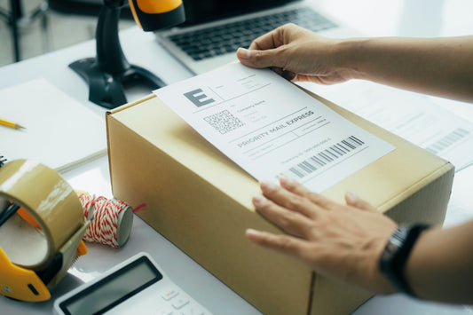 Jak wybrać etykiety termiczne: Praktyczny poradnik dla sprzedawców online